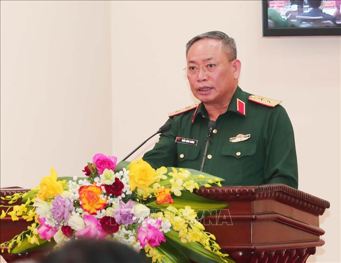 Trung tướng Trần Công Chính, Tổng cục trưởng Tổng cục 2 (Bộ Quốc phòng) trình bày tham luận. Ảnh: Trọng Đức - TTXVN