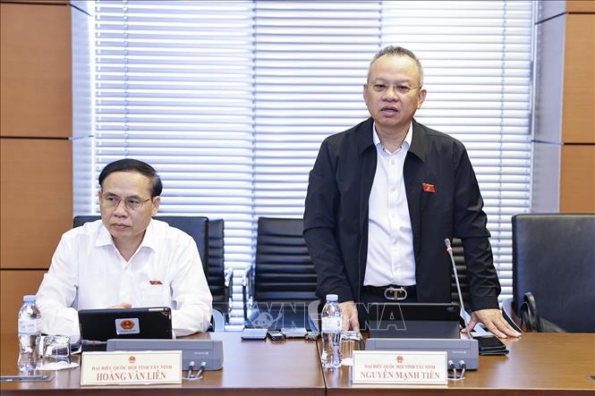 Đại biểu Quốc hội tỉnh Tây Ninh Nguyễn Mạnh Tiến phát biểu. Ảnh: Doãn Tấn - TTXVN