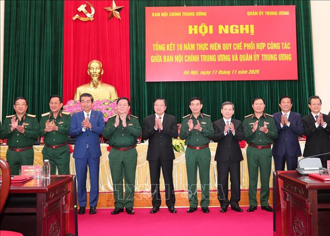 Các đồng chí lãnh đạo Ban Nội chính Trung ương, Quân ủy Trung ương dự hội nghị. Ảnh: Trọng Đức - TTXVN