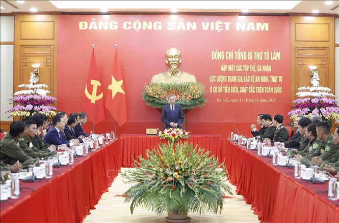 Tổng Bí thư gặp mặt đại biểu tiêu biểu toàn quốc tham gia bảo vệ an ninh, trật tự ở cơ sở. Ảnh: Thống Nhất – TTXVN