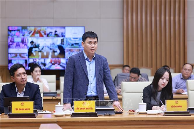 Ông Cao Anh Sơn, Phó Tổng giám đốc Tập đoàn Công nghiệp - Viễn thông Quân đội (Viettel) phát biểu. Ảnh: Dương Giang-TTXVN 
