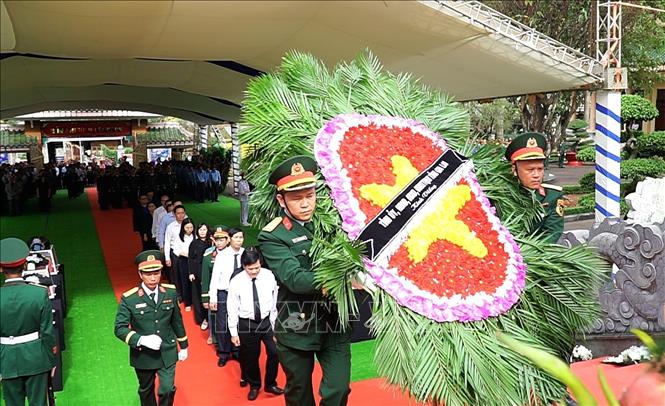Quang cảnh Lễ viếng, truy điệu và an táng 18 hài cốt liệt sĩ hy sinh tại xã Ia Boòng, tỉnh Gia Lai. Ảnh: Hoài Nam - TTXVN