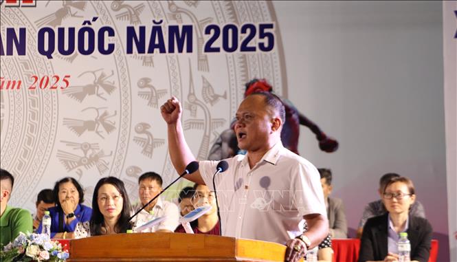 Đại diện lực lượng trọng tài tuyên thệ. Ảnh: Hồng Thái - TTXVN