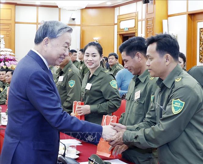 Party General Secretary To Lam meets delegates. VNA Photo: Thống Nhất