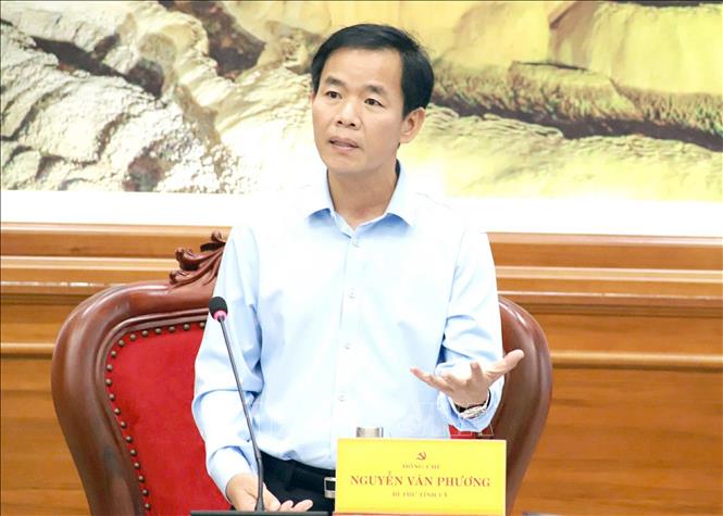 Bí thư Tỉnh ủy Quảng Trị Nguyễn Văn Phương yêu cầu các sở, ngành chủ động tháo gỡ khó khăn, đồng hành cùng doanh nghiệp, bảo đảm các dự án triển khai đúng tiến độ, đúng quy hoạch. Ảnh: Nguyên Linh-TTXVN 