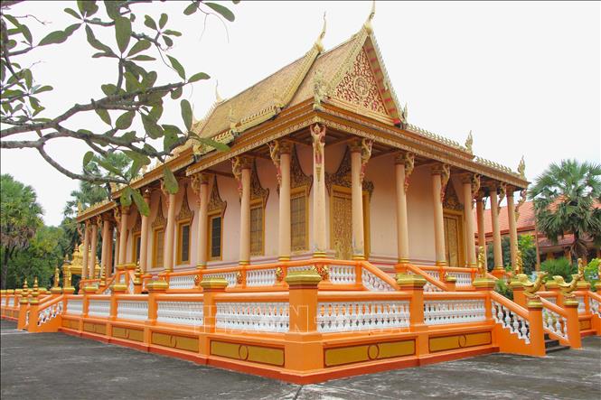 Theo thư tịch cổ của Chùa Kheang còn lưu giữ, ngôi chính điện đầu tiên được xây dựng vào năm 1532. Còn ngôi chính điện hiện tại được xây vào năm 1918. Ảnh: Nguyễn Hằng - TTXVN