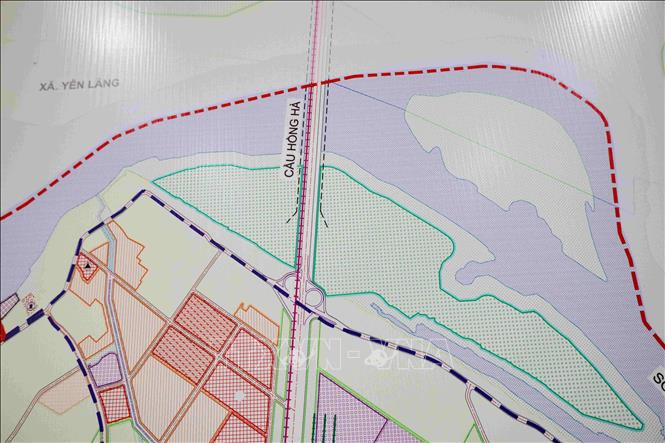 Phía Nam cầu Hồng Hà nằm tại xã Ô Diên (Hà Nội), phía Bắc nằm tại xã Mê Linh và xã Yên Lãng (Hà Nội). Ảnh: Vũ Quang - TTXVN