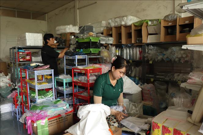 Toàn thành phố Cần Thơ hiện có 65.442 hộ kinh doanh; trong đó, có 57.271 hộ nộp thuế theo phương pháp khoán. Ảnh: Thu Hiền - TTXVN