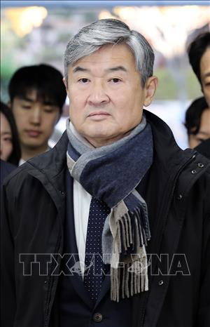 Cựu Giám đốc Cơ quan Tình báo Quốc gia (NIS) Hàn Quốc Cho Tae Yong tới Tòa án Trung tâm quận Seoul ngày 11/11/2025. Ảnh: Yonhap/TTXVN