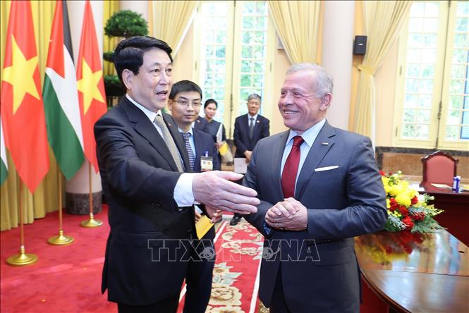 Chủ tịch nước Lương Cường và Quốc vương Jordan Abdullah II Ibn Al Hussein sau hội đàm. Ảnh: Lâm Khánh – TTXVN