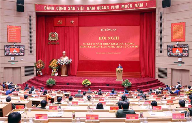Hội nghị Sơ kết 01 năm triển khai lực lương tham gia bảo vệ an ninh, trật tự ở cơ sở. Ảnh: Phạm Kiên - TTXVN