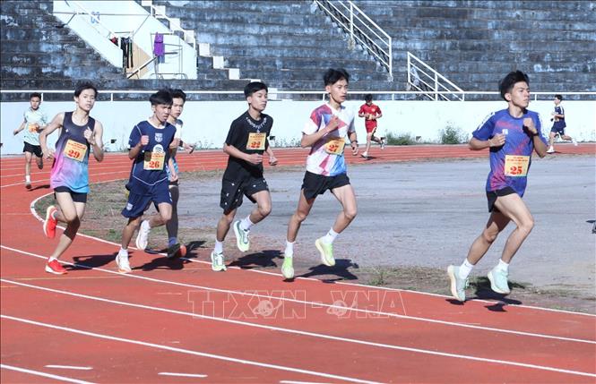 Học sinh thi đấu các cự ly chạy nam và nữ tại Giải Điền kinh học sinh phổ thông tỉnh Lạng Sơn năm 2025. Ảnh: Anh Tuấn - TTXVN 