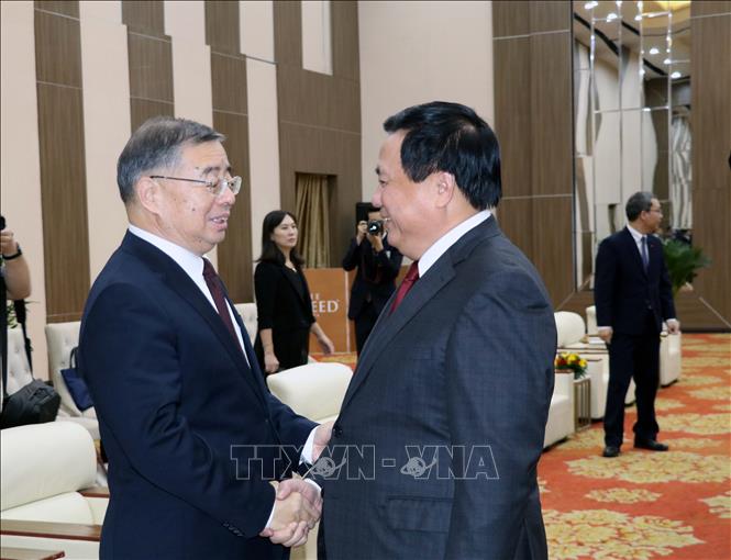 Đồng chí Nguyễn Xuân Thắng và đồng chí Lý Thư Lỗi hội kiến. Ảnh: Đại Nghĩa – TTXVN 