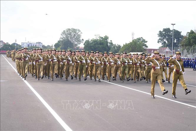 Đợt hợp luyện lần này gồm nhiều khối diễu binh, diễu hành, quy tụ các đơn vị tiêu biểu của Quân đội và Công an Lào. Ảnh: Đỗ Bá Thành - PV TTXVN tại Lào