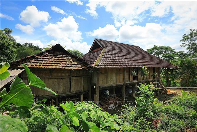 Xóm Lũy Ải, hay còn gọi là Mường Ải xã Mường Bi mang nét đẹp độc đáo đặc trưng của vùng đất Mường cổ với phong cảnh thiên nhiên tươi đẹp, nét văn hóa truyền thống còn được giữ gìn. Ảnh: Trọng Đạt-TTXVN