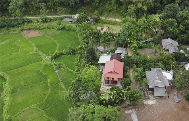 Xóm Lũy Ải hay còn gọi là Mường Ải mang vẻ đẹp hoài niệm với những nóc nhà sàn nằm ven sườn đồi, trong thung lũng xứ Mường Bi rộng lớn. Ảnh: Trọng Đạt-TTXVN