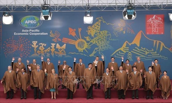 Các nhà lãnh đạo dự Hội nghị Cấp cao APEC 16 tại Lima, Peru (tháng 11/2008) chụp ảnh chung tại phiên họp bế mạc Hội nghị. Ảnh: Nguyễn Khang – TTXVN
