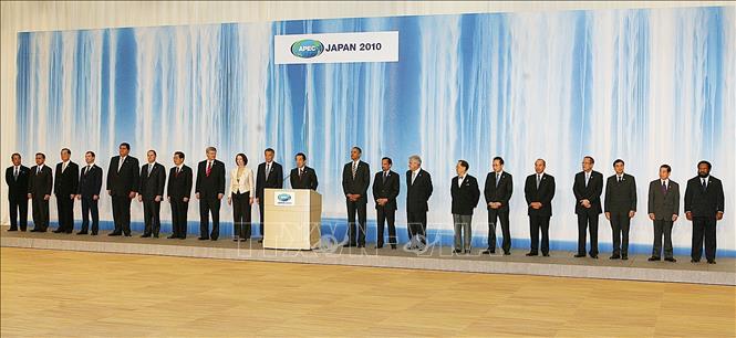 Thủ tướng Nhật Bản Naoto Kan đọc Tuyên bố chung trước sự chứng kiến của các Nhà lãnh đạo APEC tại Diễn đàn Hợp tác Kinh tế châu Á-Thái Bình Dương lần thứ 18 (APEC 18), năm 2010. Ảnh: Nguyễn Khang - TTXVN
