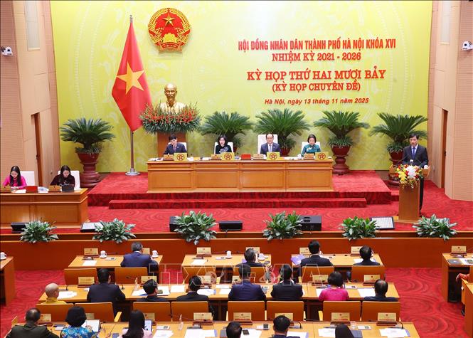 Kỳ họp chuyên đề lần thứ 27 Hội đồng nhân dân thành phố Hà Nội khóa XVI, nhiệm kỳ 2021 - 2026. Ảnh: Văn Điệp - TTXVN