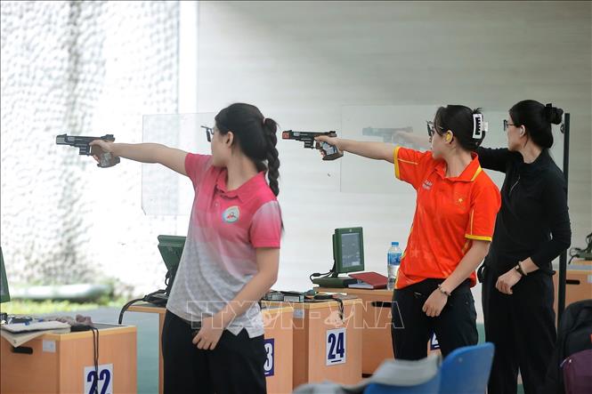 Đội tuyển bắn súng Việt Nam đang tích cực chuẩn bị cho SEA Games 33 năm 2025. Ảnh: Minh Quyết – TTXVN