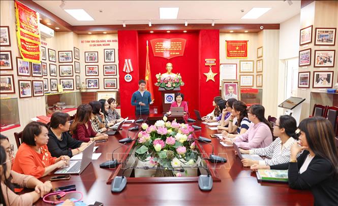 Sự cống hiến không ngừng của tập thể thầy và trò Nhà trường đã kết tinh thành những thành tựu rực rỡ, được Đảng, Nhà nước, ngành Giáo dục và chính quyền các cấp ghi nhận bằng những phần thưởng cao quý. Ảnh: Thanh Tùng - TTXVN