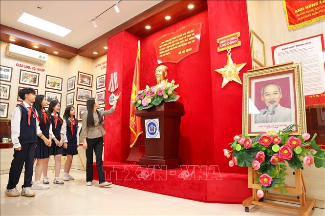 Nhà trường đã được tặng thưởng nhiều Huân chương, danh hiệu, bằng khen của Đảng, Nhà nước, Chính phủ và các Bộ ngành. Ảnh: Thanh Tùng - TTXVN