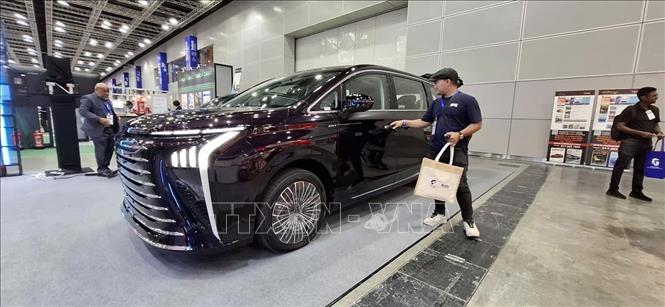 Một mẫu xe ôtô điện mới được giới thiệu tại triển lãm. Ảnh: Bùi Hoàn - PV TTXVN tại Malaysia