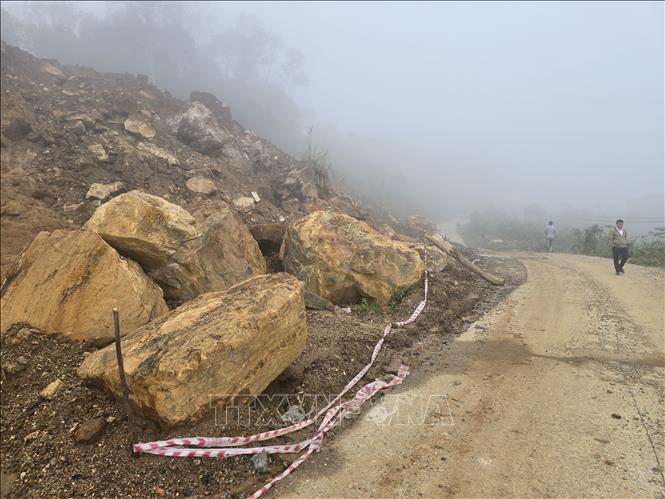 Sạt lở nặng nề ở vùng miền núi phía Tây thành phố Đà Nẵng. Ảnh: Khoa Chương - TTXVN