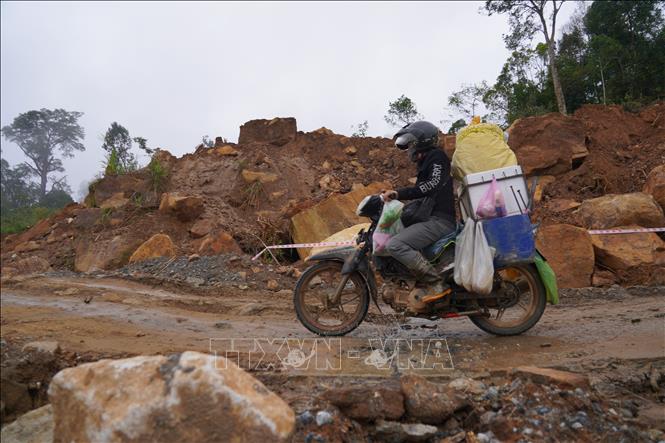 Sạt lở nặng nề ở vùng miền núi phía Tây thành phố Đà Nẵng. Ảnh: Khoa Chương - TTXVN