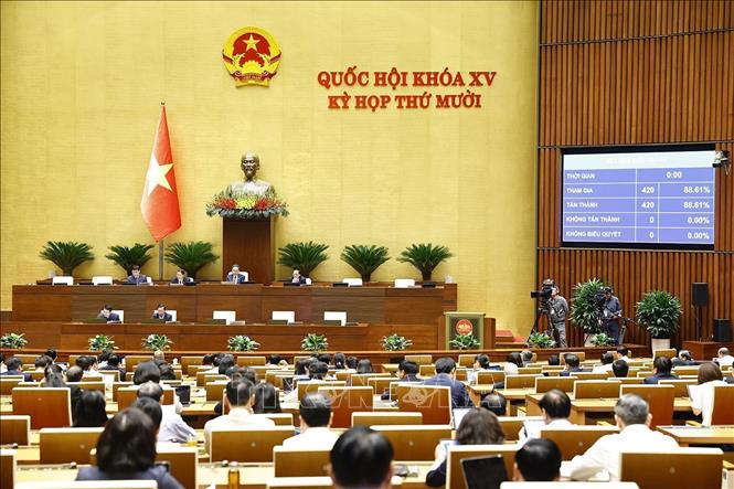  Quốc hội biểu quyết thông qua Nghị quyết về phương án phân bổ ngân sách trung ương năm 2026. Ảnh: Doãn Tấn - TTXVN