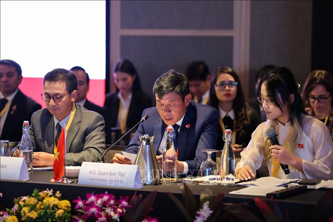 A delegation from the State Audit Office of Vietnam led by its Deputy Auditor General Doan Anh Tho attends the 8th ASEAN Supreme Audit Institutions Summit in Singapore on November 13. Photo by courtesy/VNA
