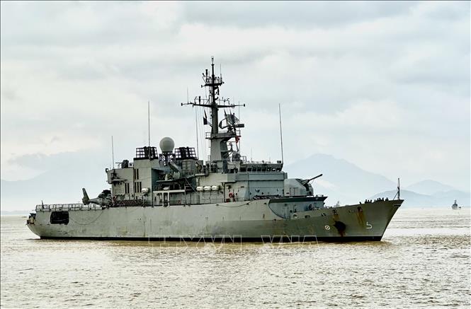 The French Navy’s frigate Prairial arrives at the Tien Sa port on November 14 to begin a six-day friendly visit to the central coastal city of Da Nang. Photo: Tran Le Lam - VNA