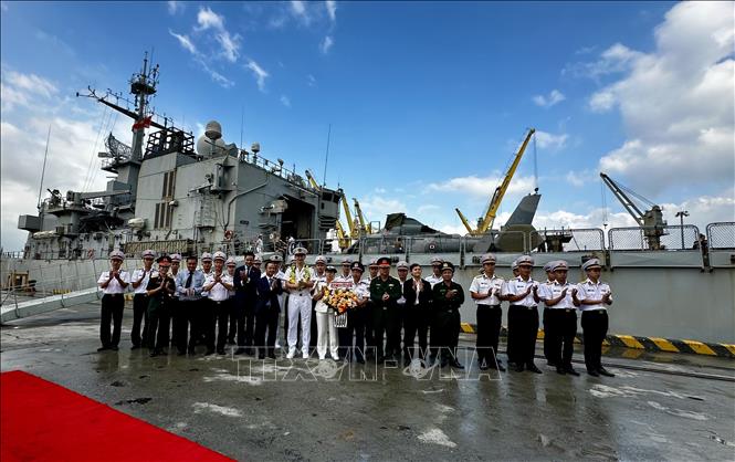 The French Navy’s frigate Prairial arrives at the Tien Sa port on November 14 to begin a six-day friendly visit to the central coastal city of Da Nang. Photo: Tran Le Lam - VNA