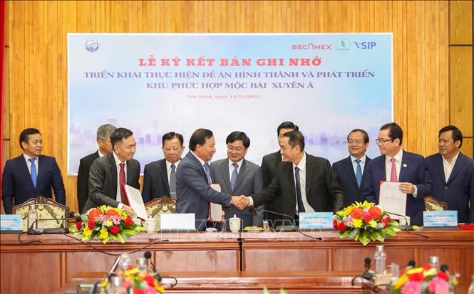 Tây Ninh và Liên danh Nhà đầu tư hợp tác nghiên cứu, triển khai Đề án nhằm hướng tới tạo đột phá phát triển hành lang kinh tế Tây Ninh – Thành phố Hồ Chí Minh. Ảnh: Giang Phương – TTXVN