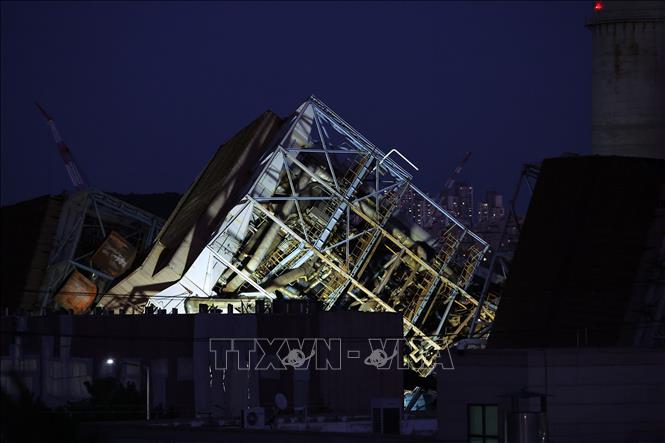 Hiện trường vụ sập tháp nhà máy nhiệt điện ở thành phố Ulsan, Hàn Quốc. Ảnh: Yonhap/TTXVN