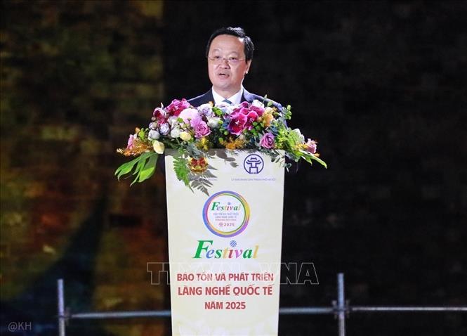 Ông Nguyễn Đức Trung, Phó Bí thư Thành ủy, Chủ tịch Ủy ban nhân dân thành phố Hà Nội phát biểu. Ảnh: Khánh Hoà - TTXVN