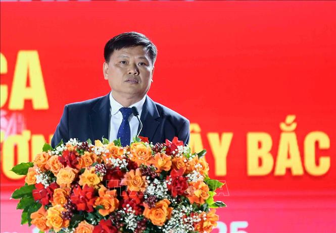 Chủ tịch UBND phường Chiềng An Nghiêm Văn Tuấn phát biểu khai mạc. Ảnh: Quang Quyết - TTXVN