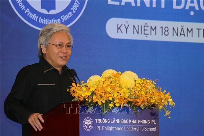 Tiến sỹ Giản Tư Trung, Hiệu trưởng Trường Lãnh đạo Khai phóng IPL phát biểu tại tọa đàm. Ảnh: Thanh Vũ-TTXVN
