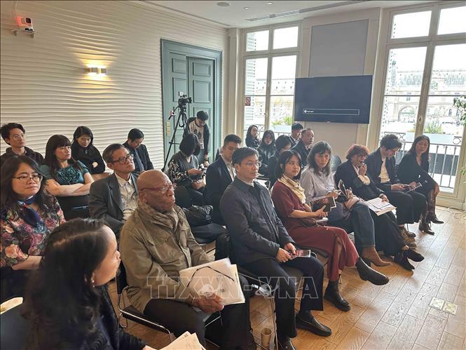 Đông đảo phóng viên báo chí quốc tế và giới nghệ sĩ tới tham dự sự kiện. Ảnh: Ngọc Hiệp (P/v TTXVN tại Pháp).