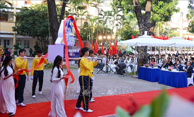 Màn diễu hành đậm nét truyền thống của nhà trường trong lễ kỷ niệm. Ảnh: Thanh Tùng - TTXVN