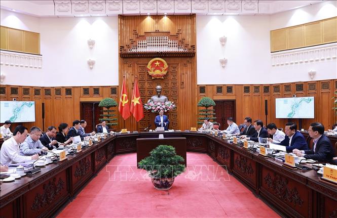 Thủ tướng Phạm Minh Chính chủ trì họp về dự án quy hoạch xây dựng cảnh quan sông Hồng. Ảnh: Dương Giang-TTXVN
