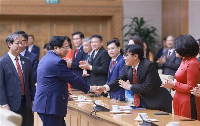 Thủ tướng Phạm Minh Chính gặp mặt đại diện các nhà giáo tiêu biểu toàn quốc. Ảnh: Dương Giang-TTXVN
