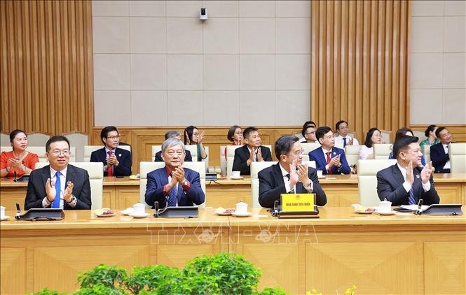 Đại diện các nhà giáo tiêu biểu toàn quốc tham dự buổi gặp. Ảnh: Dương Giang-TTXVN