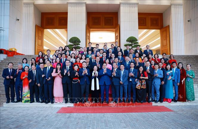 Thủ tướng Phạm Minh Chính với các nhà giáo tiêu biểu toàn quốc. Ảnh: Dương Giang-TTXVN