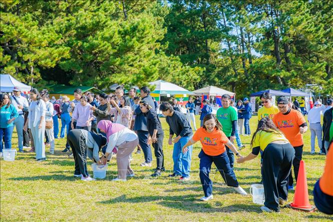 Các trò chơi diễn ra trong không khí sôi động và sự cổ vũ nhiệt tình của khán giả. Ảnh: Xuân Giao – PV TTXVN tại Nhật Bản