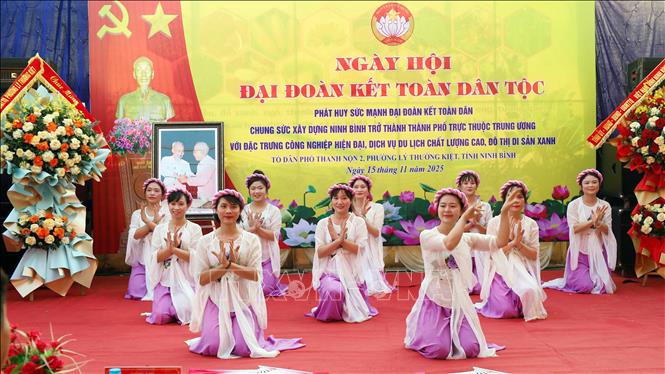 Tiết mục văn nghệ tại Ngày hội. Ảnh: Nguyễn Chinh - TTXVN