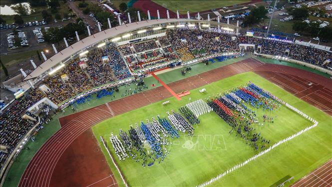 Đại hội Thể thao Toàn quốc lần thứ XII năm 2025 của Lào là sự kiện thể thao lớn nhất cả nước, với biểu tượng tháp Thatluang, linh vật hình chim công và khẩu hiệu “Đoàn kết – Kỷ luật – Minh bạch – Phát triển”. Ảnh: Đỗ Bá Thành - PV TTXVN tại Lào