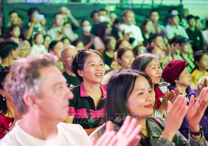 Lễ hội múa rối 2025 nhận được sự quan tâm của nhiều người dân và du khách. Ảnh: Khánh Hoà - TTXVN
