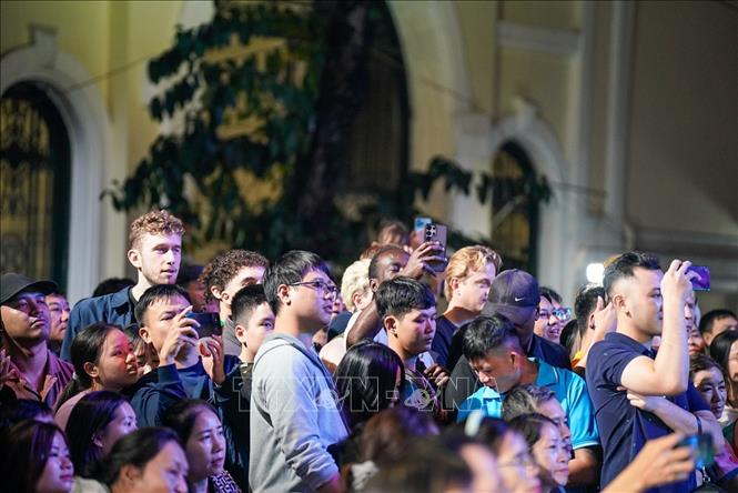 Lễ hội múa rối 2025 nhận được sự quan tâm của nhiều người dân và du khách. Ảnh: Khánh Hoà - TTXVN
