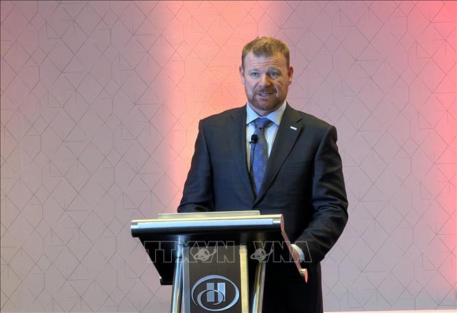 Ông Jeffrey Griffis, nhà sáng lập kiêm Tổng Giám đốc InLog, phát biểu khai mạc sự kiện. Ảnh: Ngọc Quang, PV TTXVN tại Mỹ.